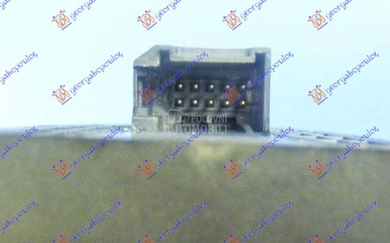 PREKIDAC U PREDNJIM VRATIMA (4