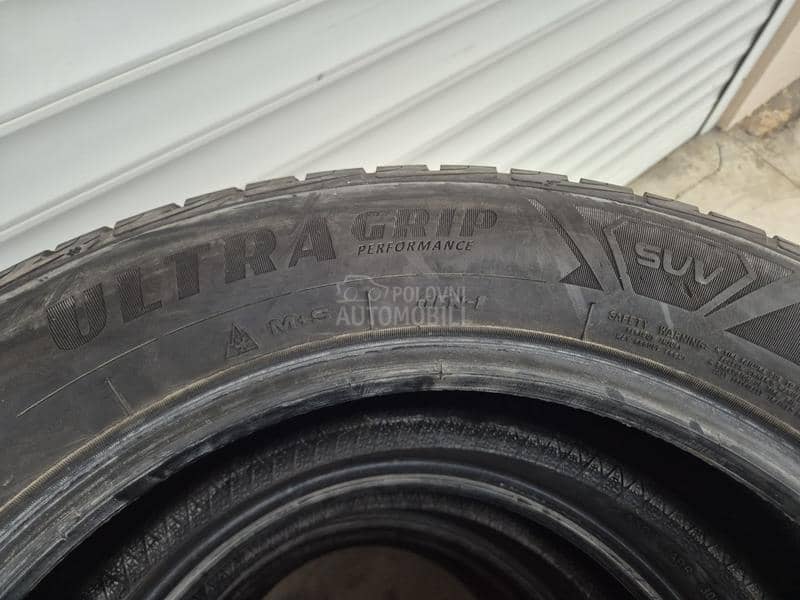Goodyear 225/60 R18 Zimska