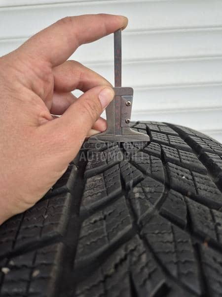 Goodyear 225/60 R18 Zimska