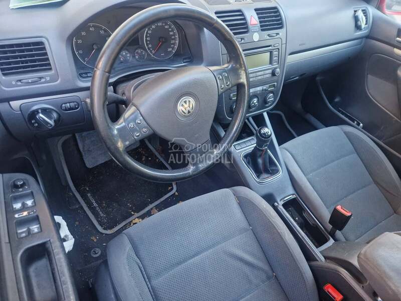 Volkswagen Golf 5 FSI 2006. god. -  kompletan auto u delovima
