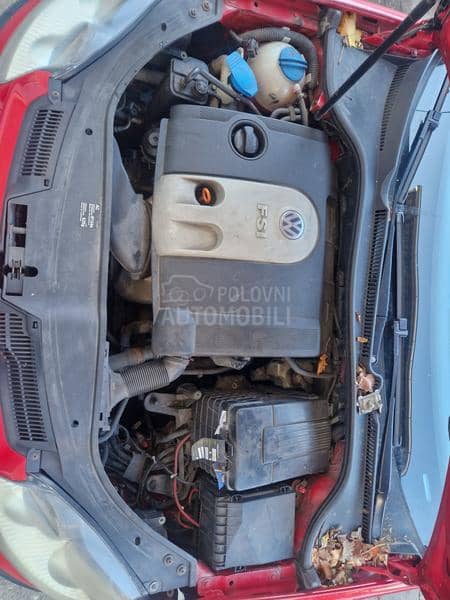 Volkswagen Golf 5 FSI 2006. god. -  kompletan auto u delovima