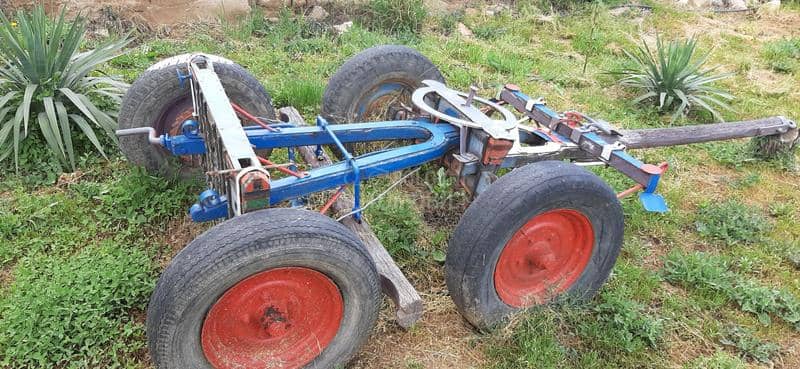 Adut prikljucna kola