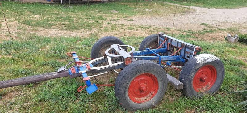 Adut prikljucna kola