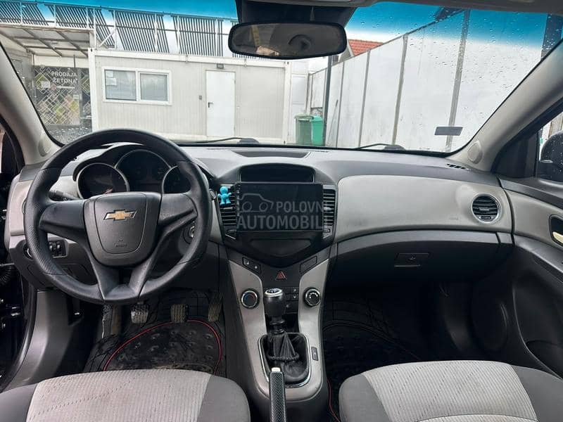 Chevrolet Cruze 1.6 DeLux