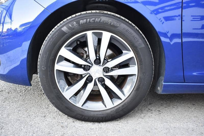 Peugeot 308 Allure 1.2 MT