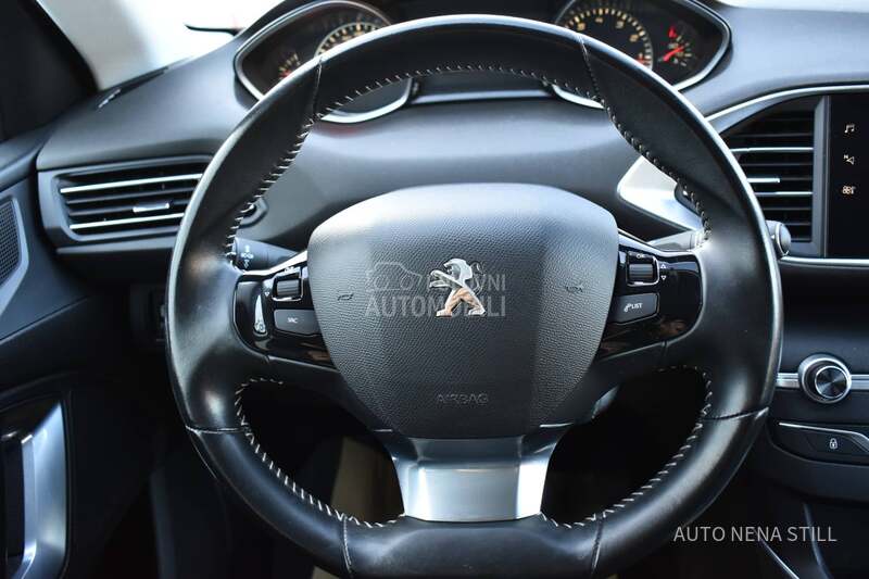 Peugeot 308 Allure 1.2 MT