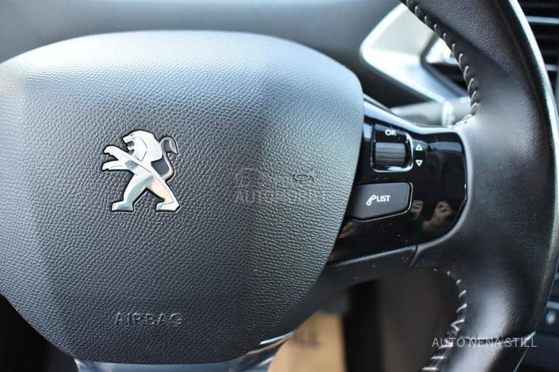 Peugeot 308 Allure 1.2 MT