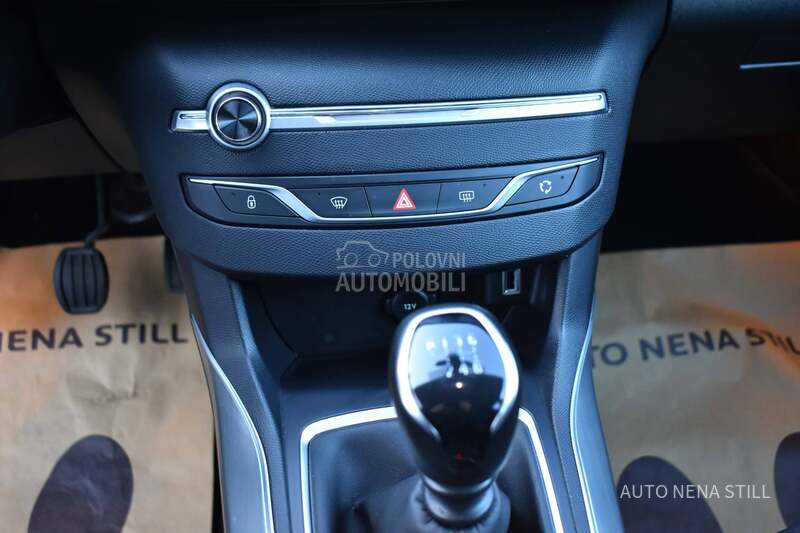 Peugeot 308 Allure 1.2 MT