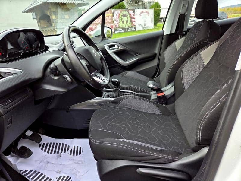 Peugeot 2008 /1.2i Style iz CH/ Peugeot 2008 /1.2i Style iz CH/