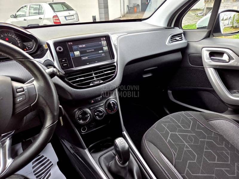 Peugeot 2008 /1.2i Style iz CH/ Peugeot 2008 /1.2i Style iz CH/