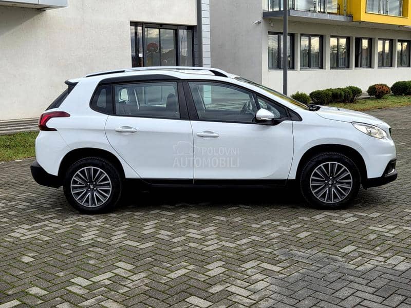 Peugeot 2008 /1.2i Style iz CH/ Peugeot 2008 /1.2i Style iz CH/