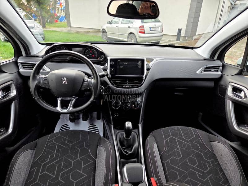 Peugeot 2008 /1.2i Style iz CH/ Peugeot 2008 /1.2i Style iz CH/