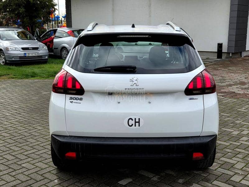 Peugeot 2008 /1.2i Style iz CH/ Peugeot 2008 /1.2i Style iz CH/