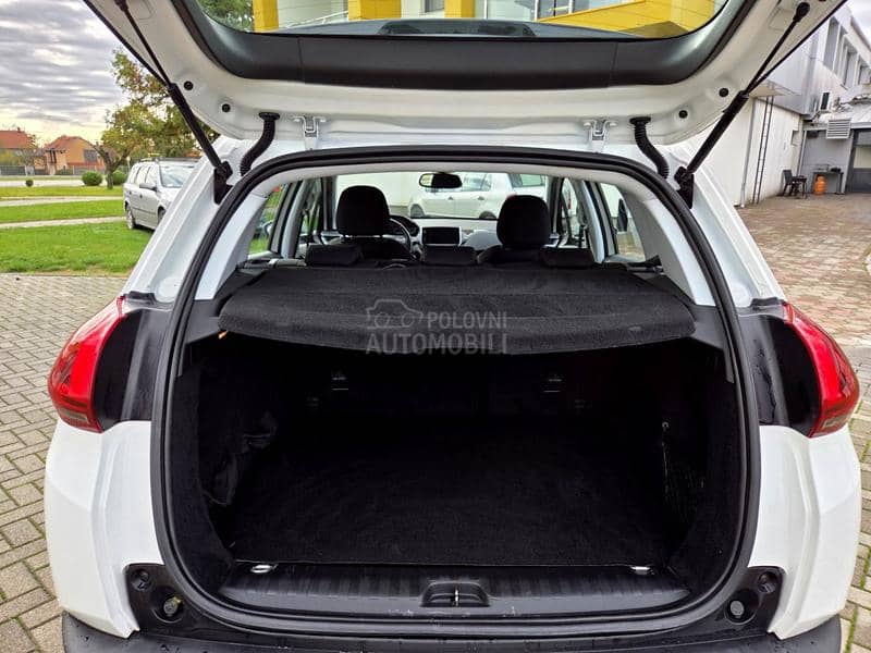 Peugeot 2008 /1.2i Style iz CH/ Peugeot 2008 /1.2i Style iz CH/