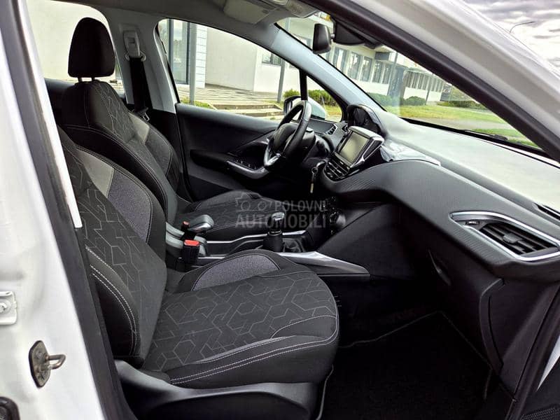 Peugeot 2008 /1.2i Style iz CH/ Peugeot 2008 /1.2i Style iz CH/