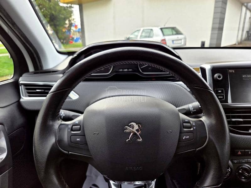 Peugeot 2008 /1.2i Style iz CH/ Peugeot 2008 /1.2i Style iz CH/