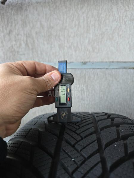 Bridgestone 235/50 R19 Zimska