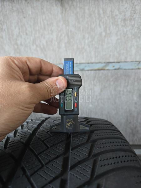 Bridgestone 235/50 R19 Zimska