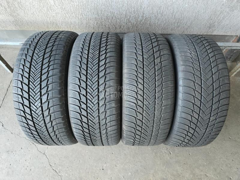 Bridgestone 235/50 R19 Zimska