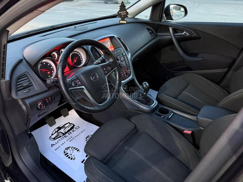 Opel Astra J 