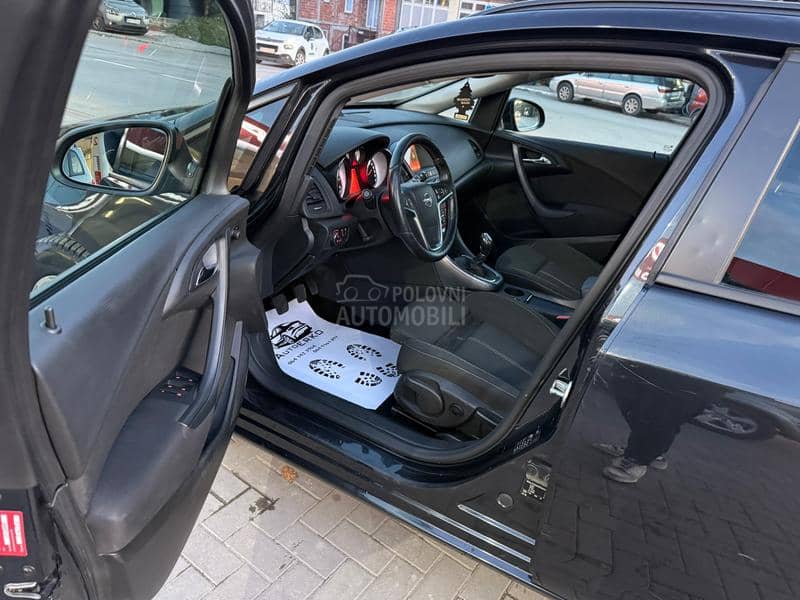 Opel Astra J 