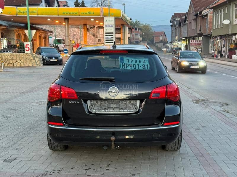 Opel Astra J 