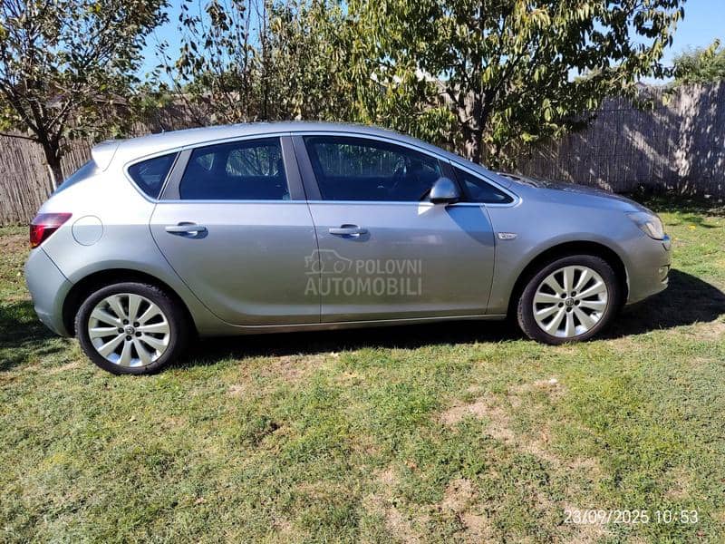 Opel Astra J cosmo, TNG