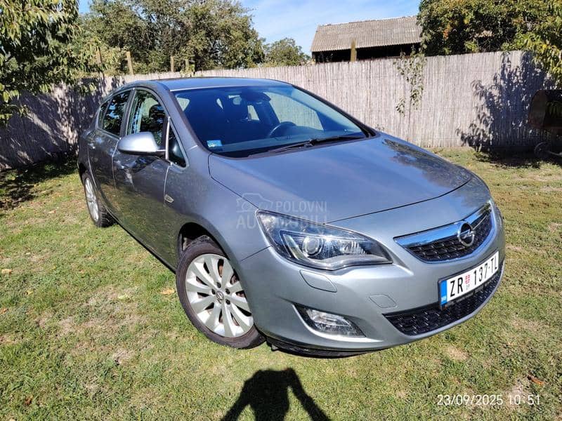 Opel Astra J cosmo, TNG