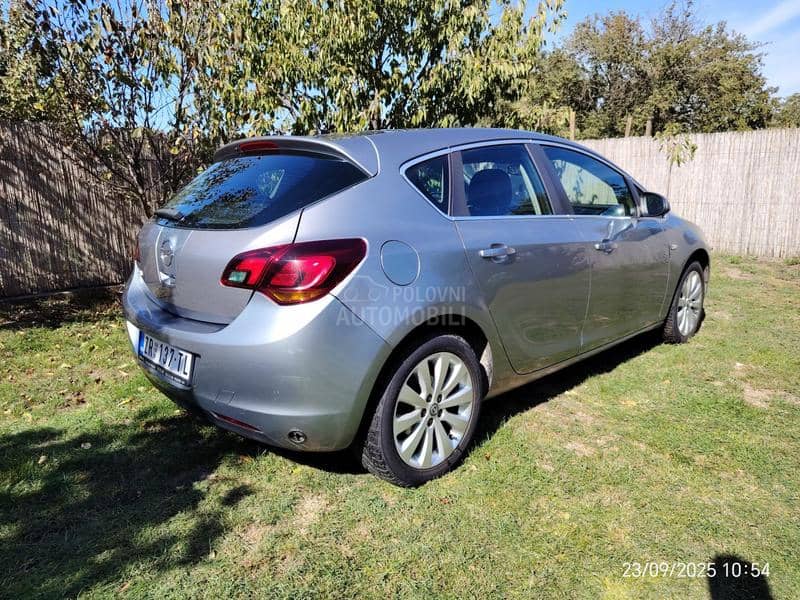 Opel Astra J cosmo, TNG