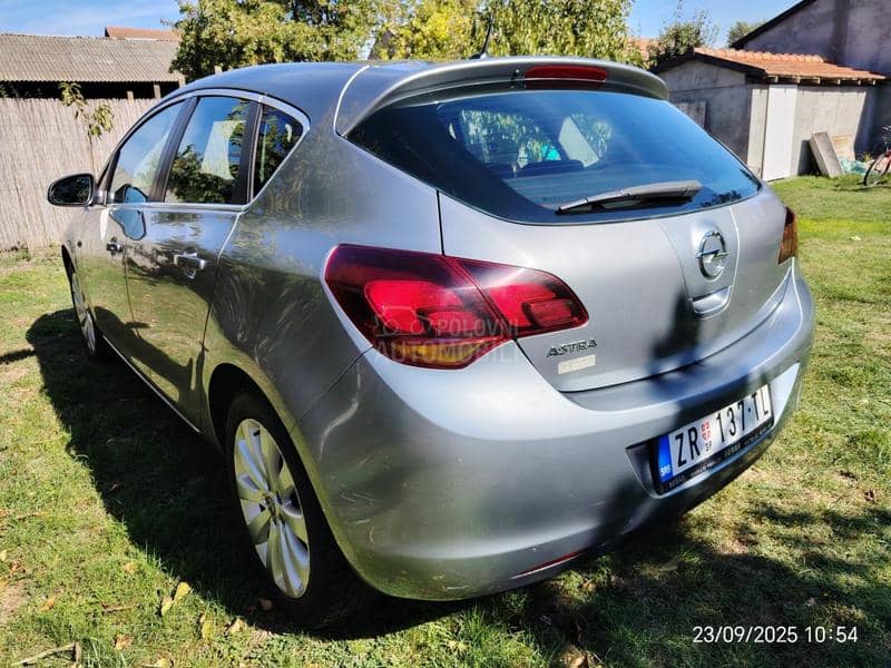 Opel Astra J cosmo, TNG