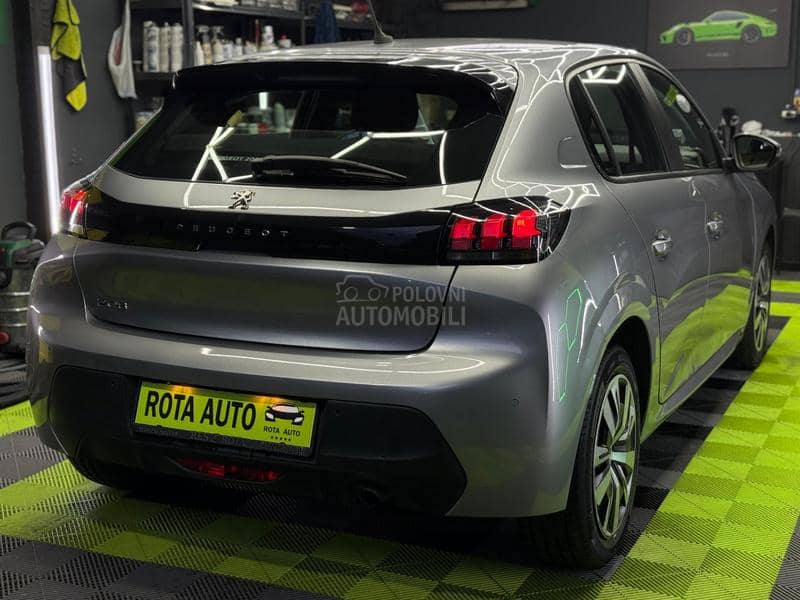 Peugeot 208 1.2B/fabričko stanje