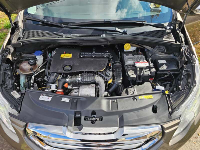 Peugeot 2008 1.6HDI PLATINIUM