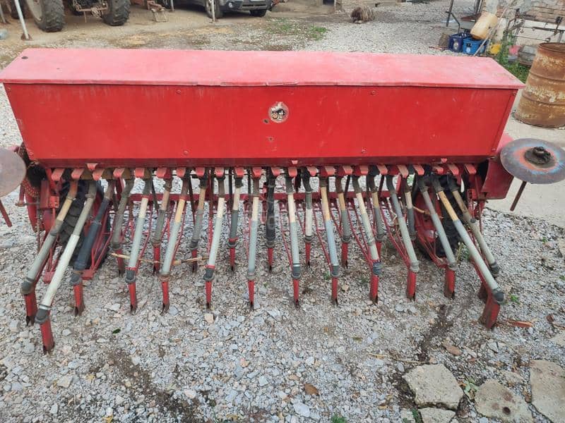 IMT zitna sejalica 23 lule