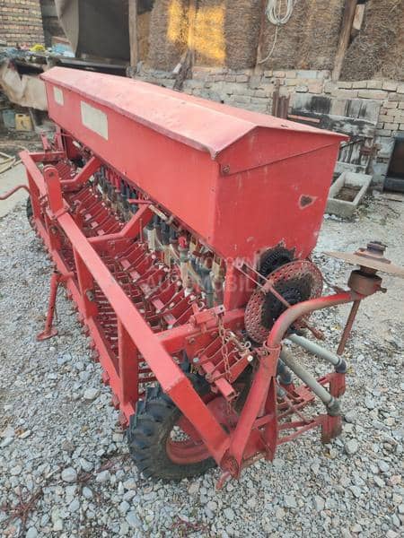 IMT zitna sejalica 23 lule