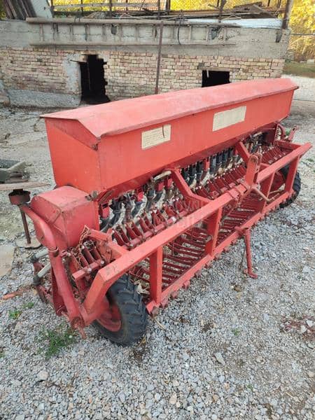 IMT zitna sejalica 23 lule