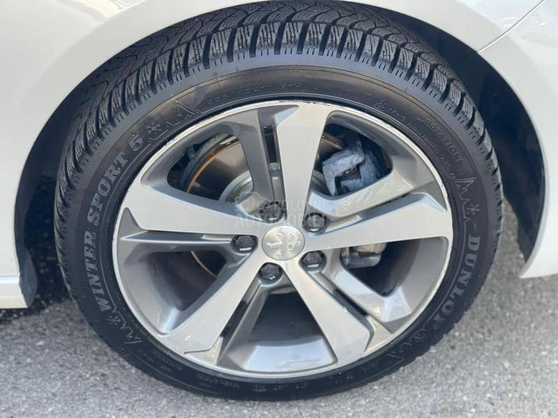 Peugeot 308 ALURE LED PERLA