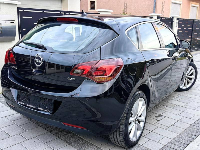 Opel Astra J COSMO NAVl XEN0
