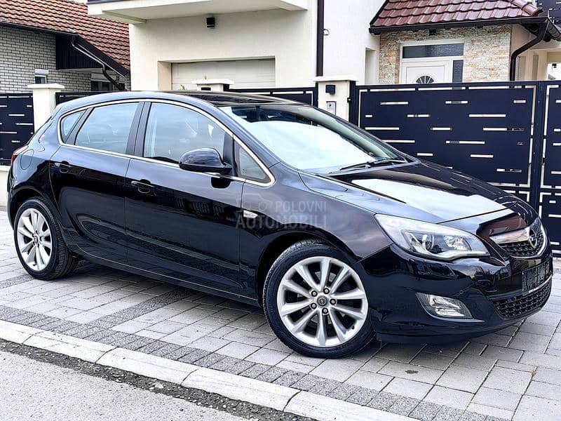 Opel Astra J COSMO NAVl XEN0