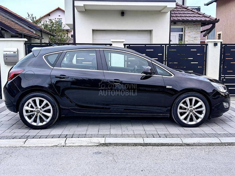 Opel Astra J COSMO NAVl XEN0