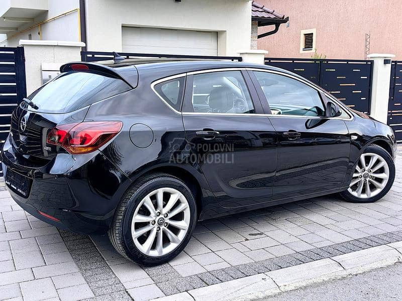 Opel Astra J COSMO NAVl XEN0