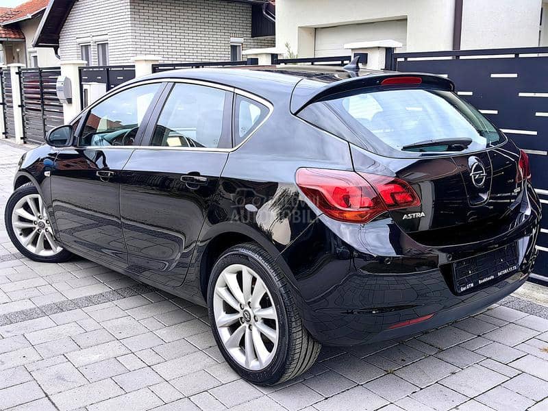 Opel Astra J COSMO NAVl XEN0