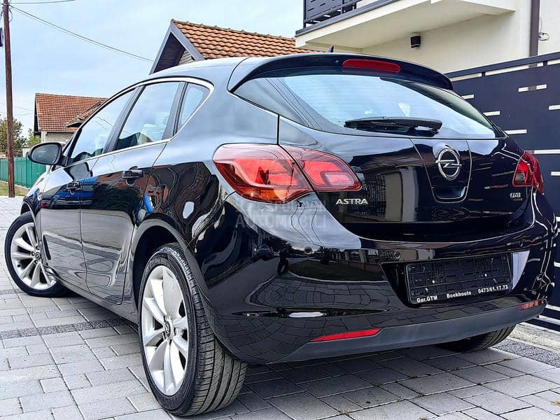 Opel Astra J COSMO NAVl XEN0