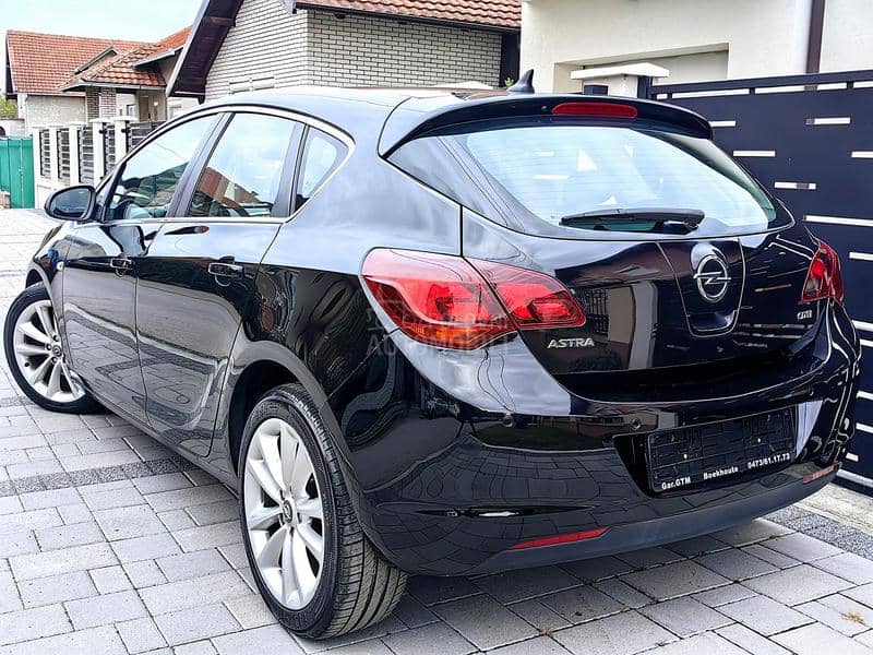 Opel Astra J COSMO NAVl XEN0