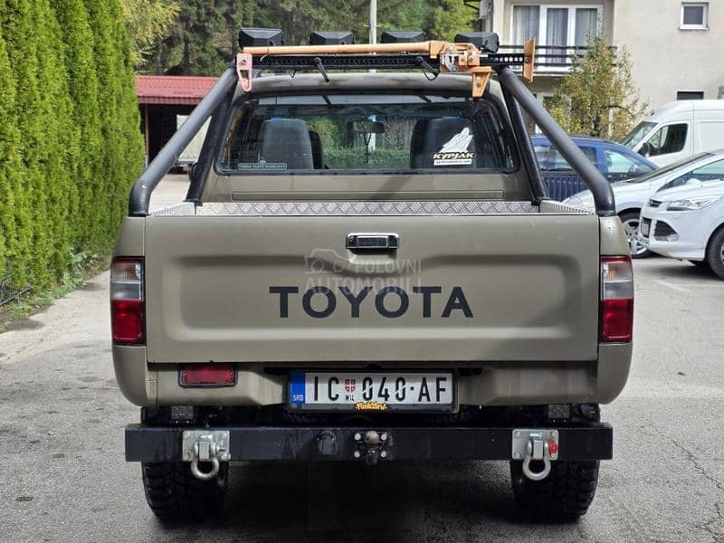 Toyota Hilux 2.4 TD