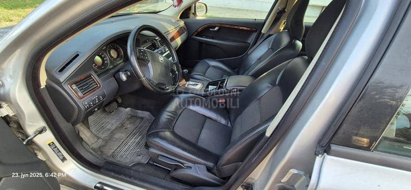 Volvo V70 