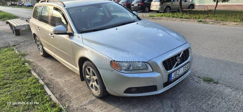 Volvo V70 