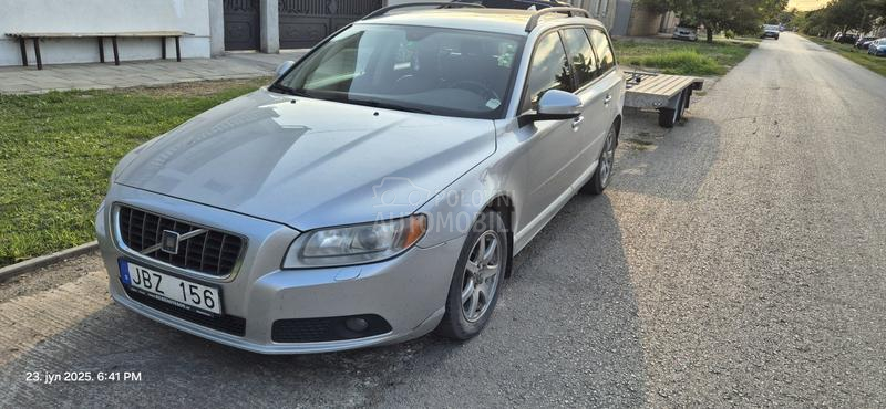 Volvo V70 