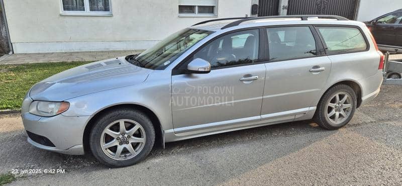 Volvo V70 