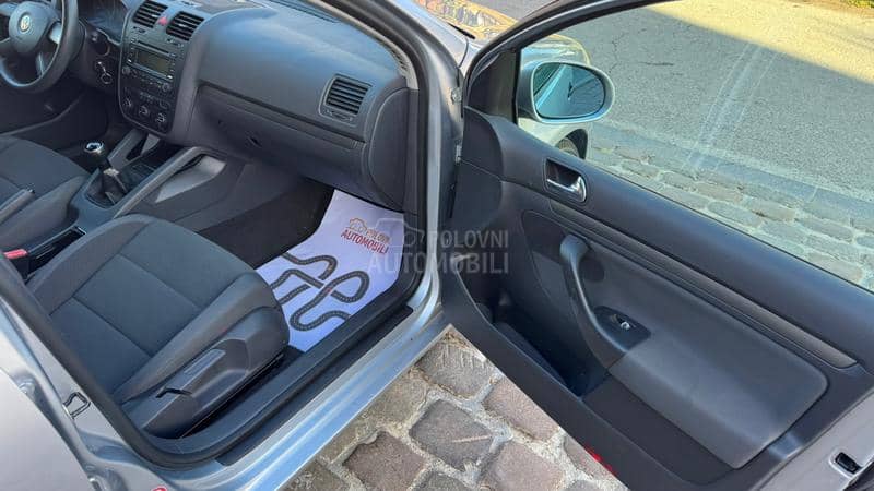 Volkswagen Golf 5 1.6