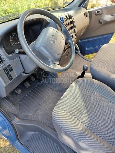 Toyota Hi-Ace 2L